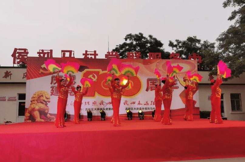 谭咏麟、钟镇涛现身上海!黄河路去了汤包吃了,还学了上海话!老有腔调额~